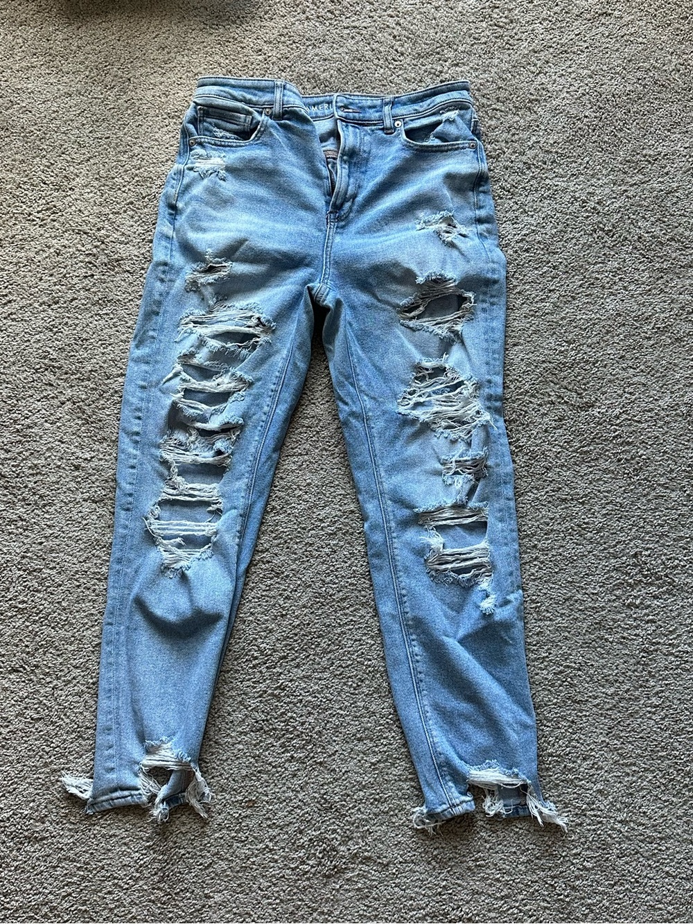 American Eagle Outfitters Light Blue Distressed mom Jeans